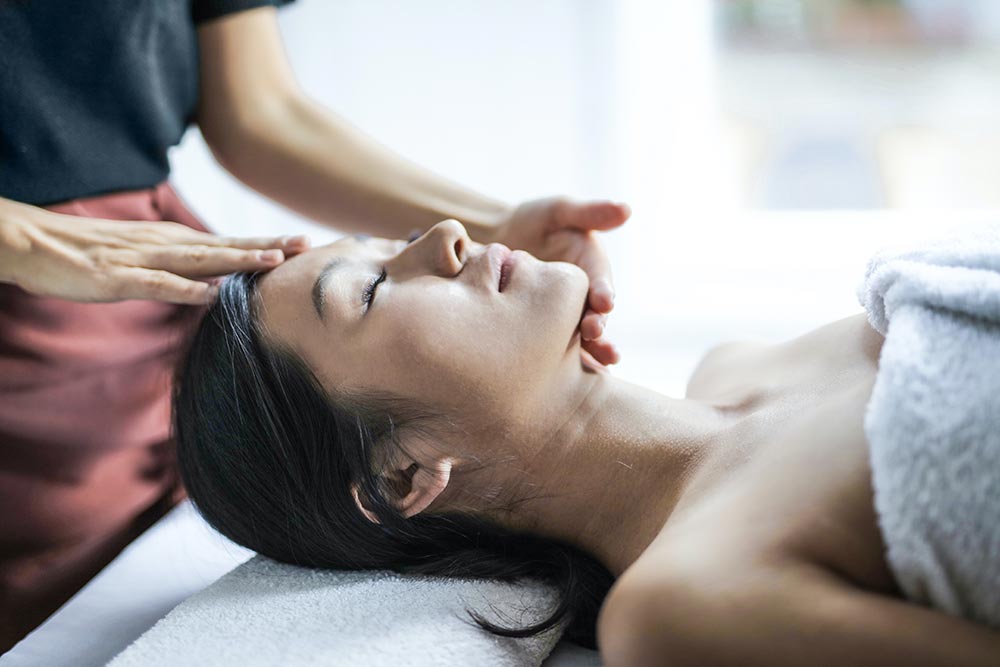 Foot and hand massage treatment